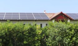 Instalación de placas fotovoltaicas de alta calidad para mejora de la sostenibilidad y eficiencia energética en Camping los Cantiles