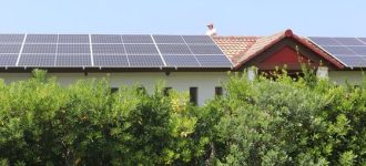 Instalación de placas fotovoltaicas de alta calidad para mejora de la sostenibilidad y eficiencia energética en Camping los Cantiles